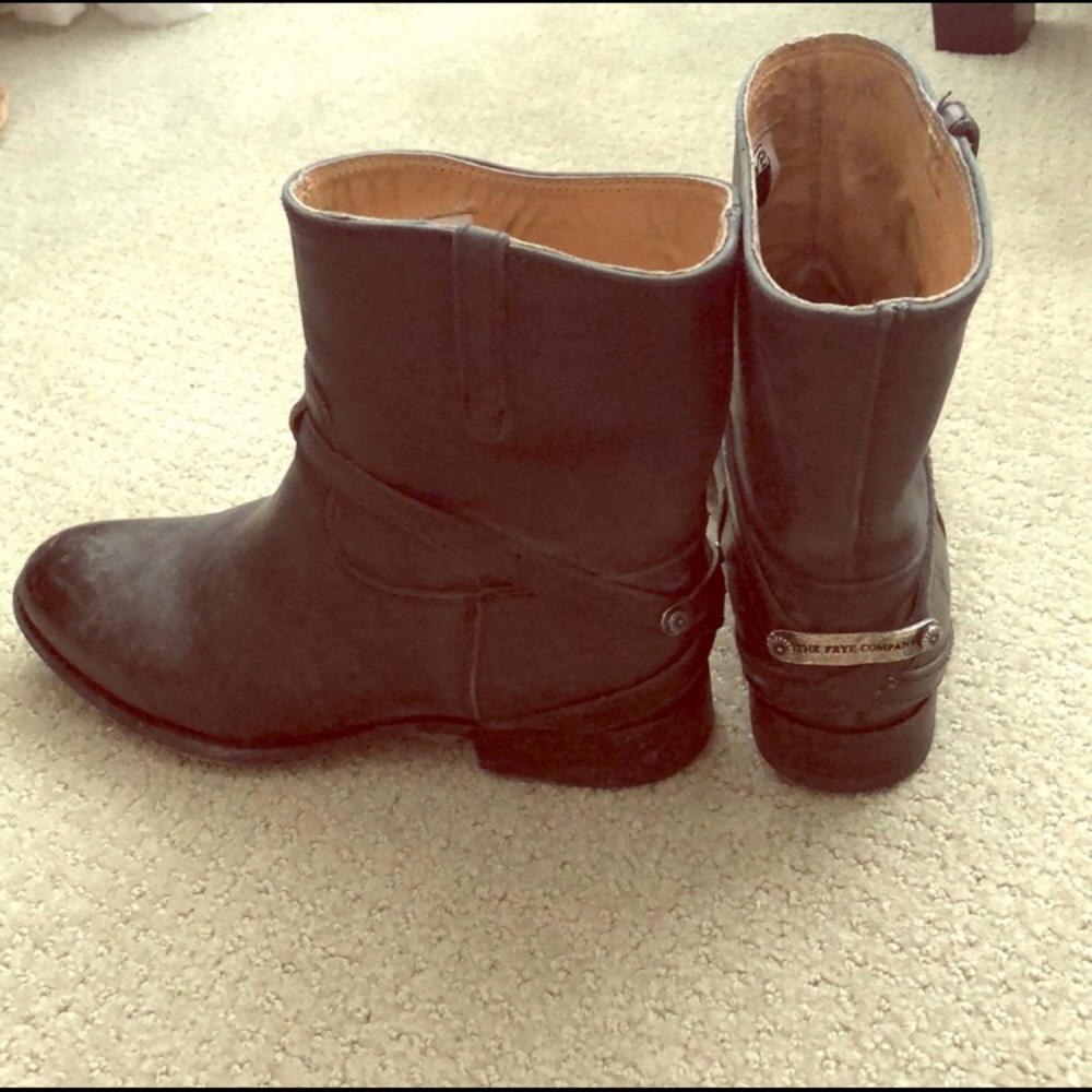 Frye Lindsay Plated Short Boots